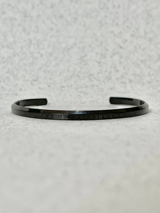 دستبند بنگل مردانه دانیل ولینگتون مشکی و طلایی(DW Minimal Cuff) – استیل رنگ ثابت