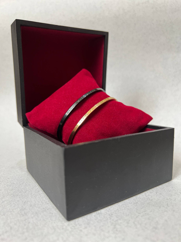 دستبند بنگل مردانه دانیل ولینگتون مشکی و طلایی(DW Minimal Cuff) – استیل رنگ ثابت