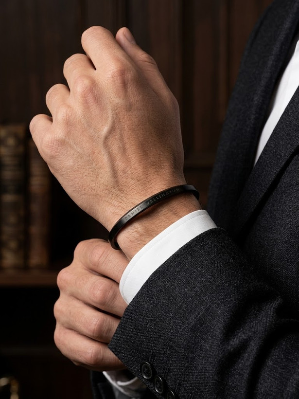 دستبند بنگل مردانه دانیل ولینگتون مشکی و طلایی(DW Minimal Cuff) – استیل رنگ ثابت