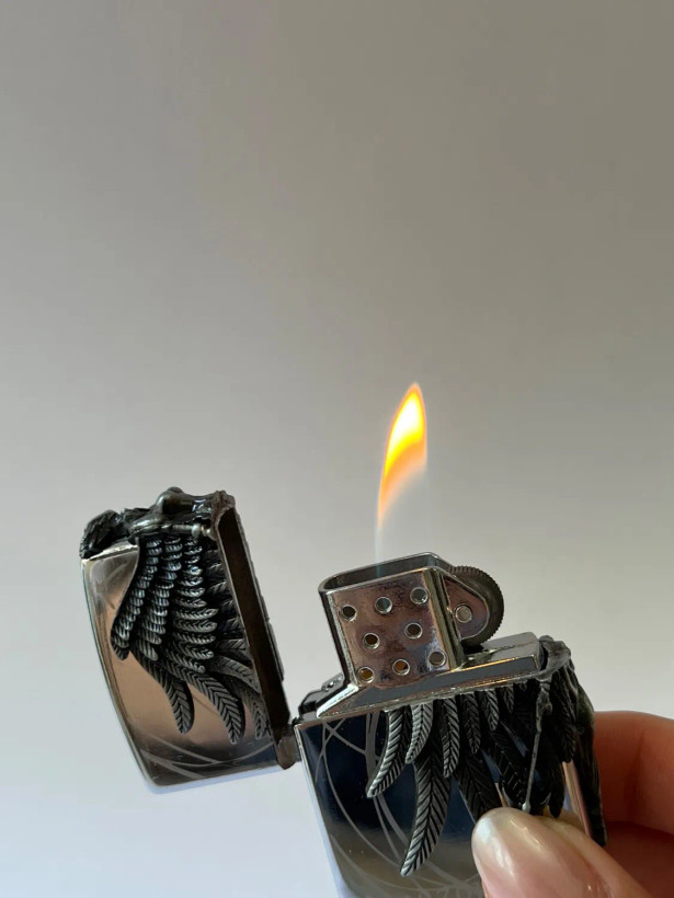 فندک گازی لایتر طرح زیپو مدل Amazon Angel نقرهای براق با طرح بال فرشته برجسته