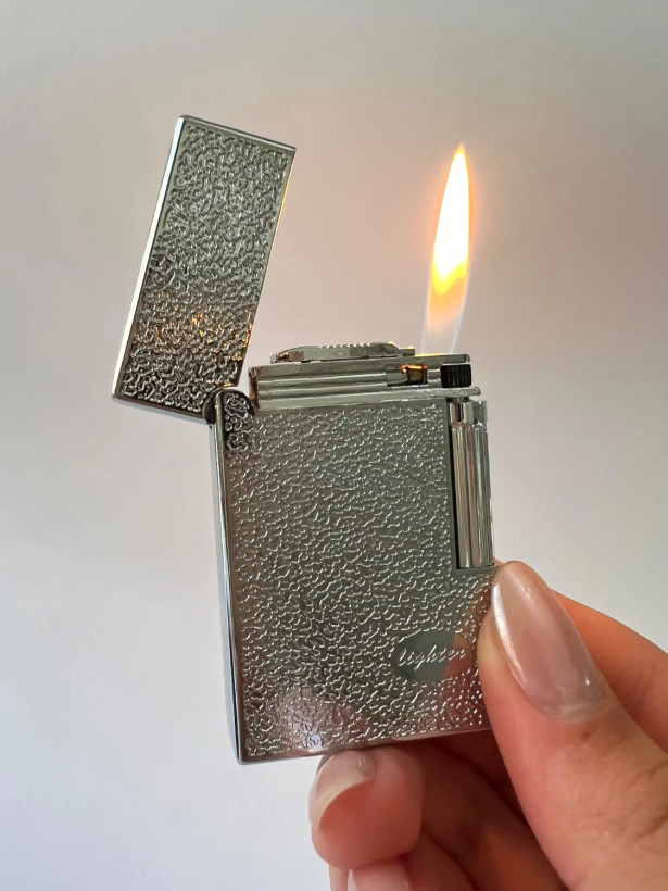 فندک گازی لایتر (Lighter) طرح پیر کاردین مدل کلاسیک Slim بافتدار چرخ بغل – سیلور و دودی