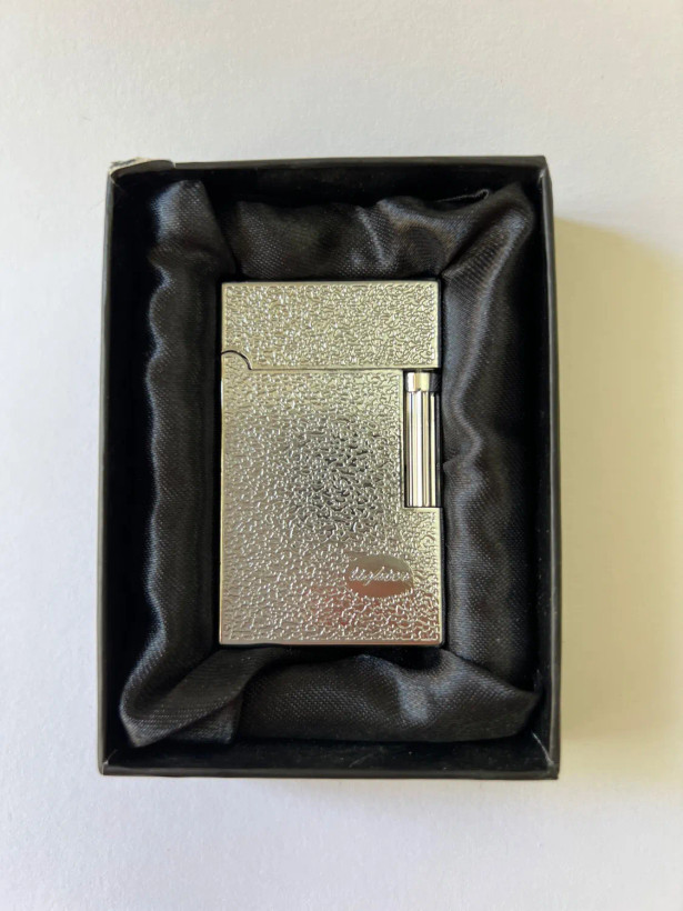 فندک گازی لایتر (Lighter) طرح پیر کاردین مدل کلاسیک Slim بافتدار چرخ بغل – سیلور و دودی