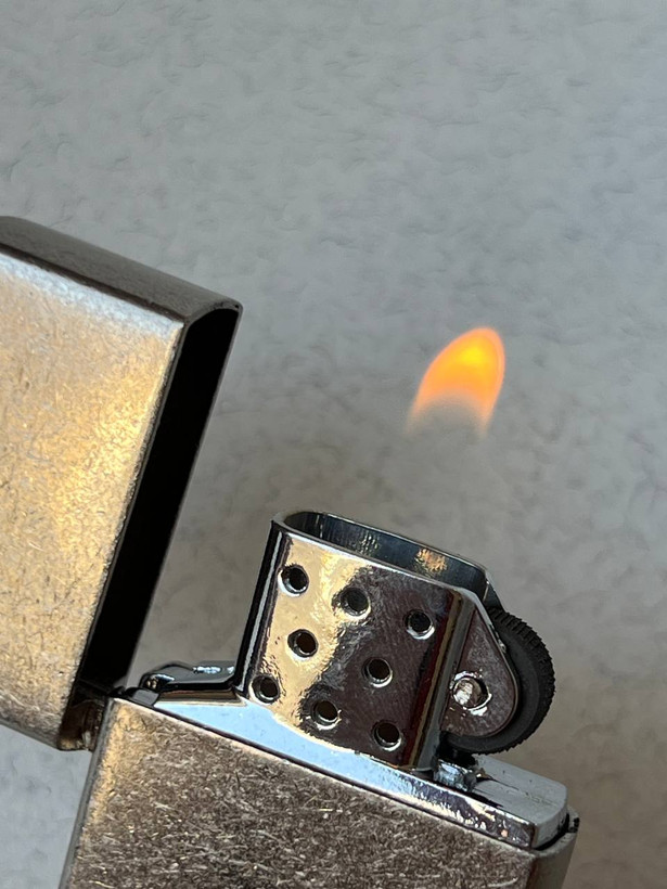 فندک گازی لایتر (Lighter) طرح زیپو مدل Brushed Silver با بدنه استیل برسخورده و جرقه چخماقی