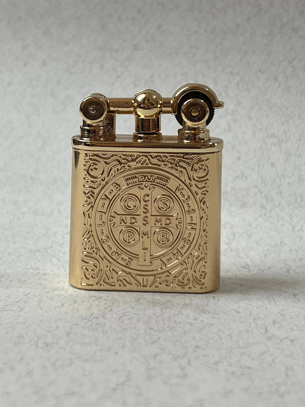 Constantine Glossy Flint Gas Lighter – Zippo Style (Gold & Black)