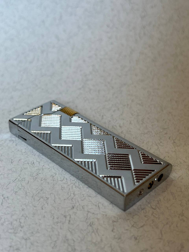 فندک گازی لوکس کلاسیک مدل هندسی Geometric (چرخبغل، شعله نرم)