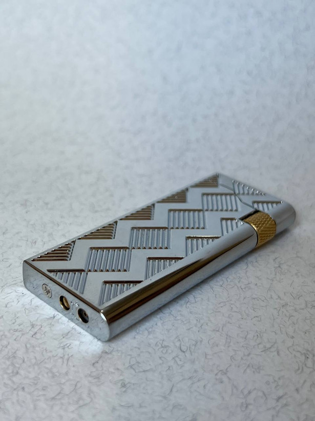 فندک گازی لوکس کلاسیک مدل هندسی Geometric (چرخبغل، شعله نرم)
