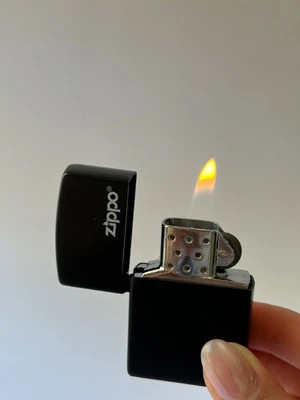 فندک گازی طرح زیپو برند لایتر (Lighter) طرح لوگو زیپو مشکی مات | بدنه فلزی