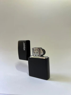 فندک گازی طرح زیپو برند لایتر (Lighter) طرح لوگو زیپو مشکی مات | بدنه فلزی