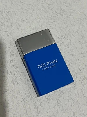 فندک گازی آبنباتی برند دلفین (Dolphin) بدنه فلزی رنگ فانتزی در ۶ رنگ جذاب
