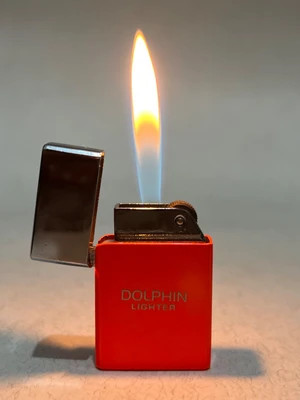 فندک گازی آبنباتی برند دلفین (Dolphin) بدنه فلزی رنگ فانتزی در ۶ رنگ جذاب